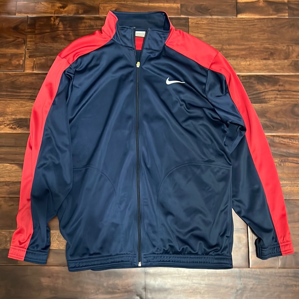 Men’s Sz Large Nike zip up. New without tags.